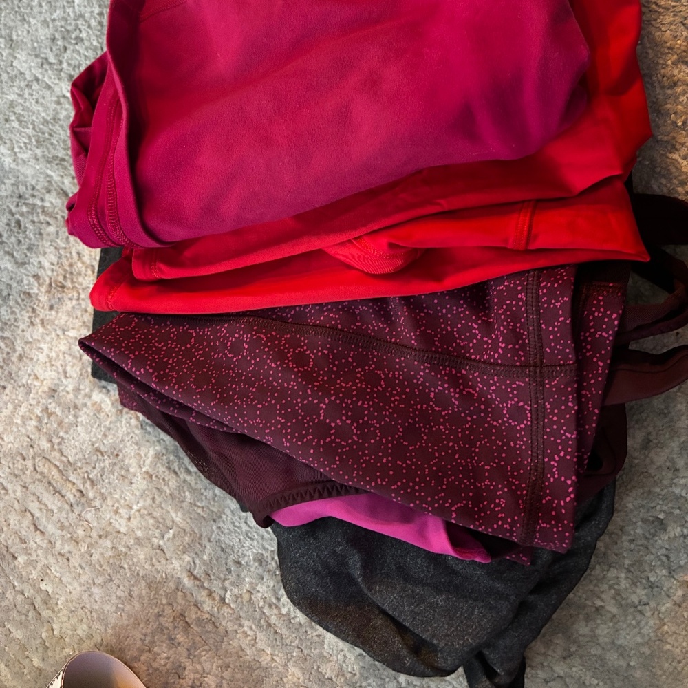 4 lululemon tanks